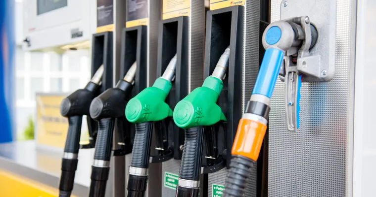 Benzina continuă să se scumpească: Cât vor plăti șoferii per litru