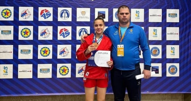 Молдавская спортсменка завоевала бронзовую медаль на чемпионате Европы по самбо.