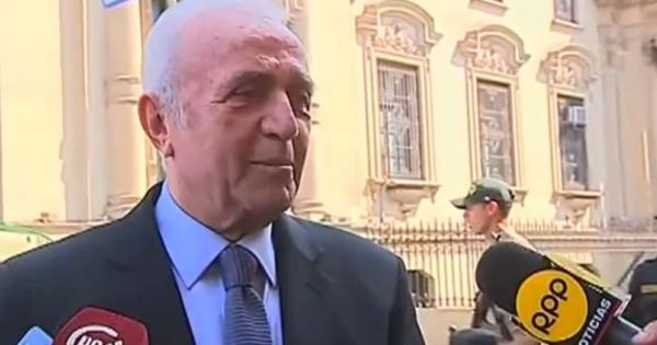 Politician bănuit de corupție, pălmuit pe stradă.