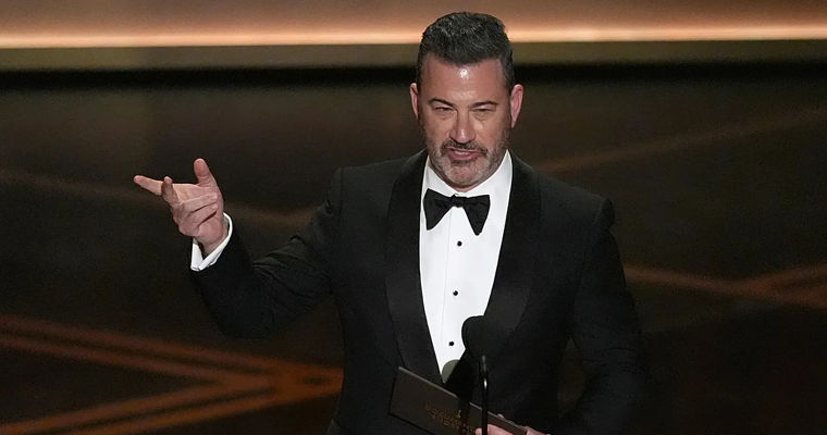 Trump cere din nou demiterea comediantului Jimmy Kimmel pentru o glumă despre „viitoarea văduvă” Melania.