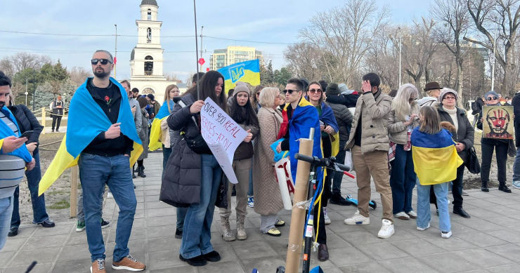 В Кишиневе проходит марш, приуроченный ко второй годовщине начала войны в Украине.