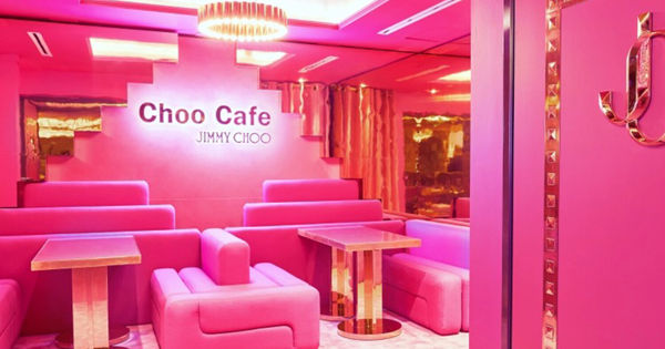 Обувной бренд Jimmy Choo открыл розовое кафе в Лондоне.