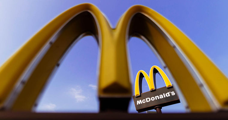 McDonald's планирует привлечь ИИ к своей популярной услуге.