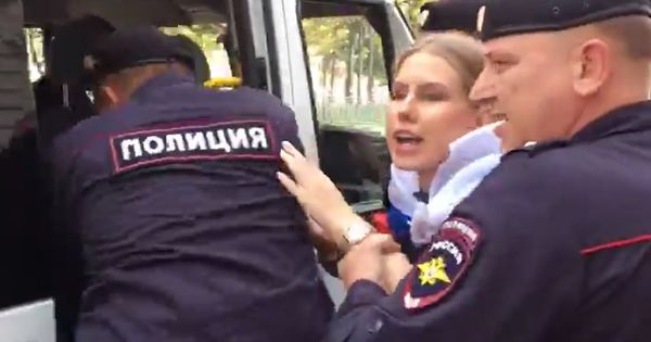 Полицейские задержали юриста ФБК, независимого кандидата в Мосгордуму Любовь Собол.