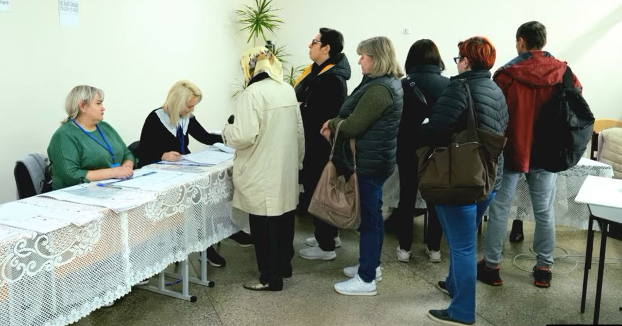 Голосовать на выборах в Молдове пришло значительно больше женщин, чем мужчин.