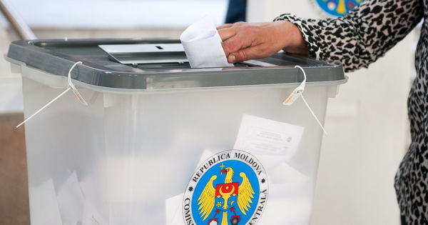 Жители Кишинева, Бельц и еще пяти населенных пунктов сделали свой выбор.