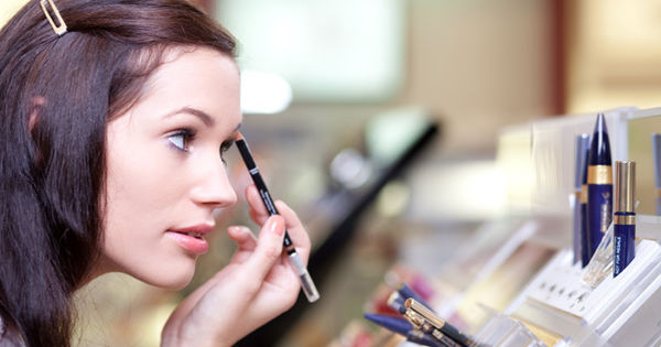 Cosmeticele contrafăcute, focar de infecții.