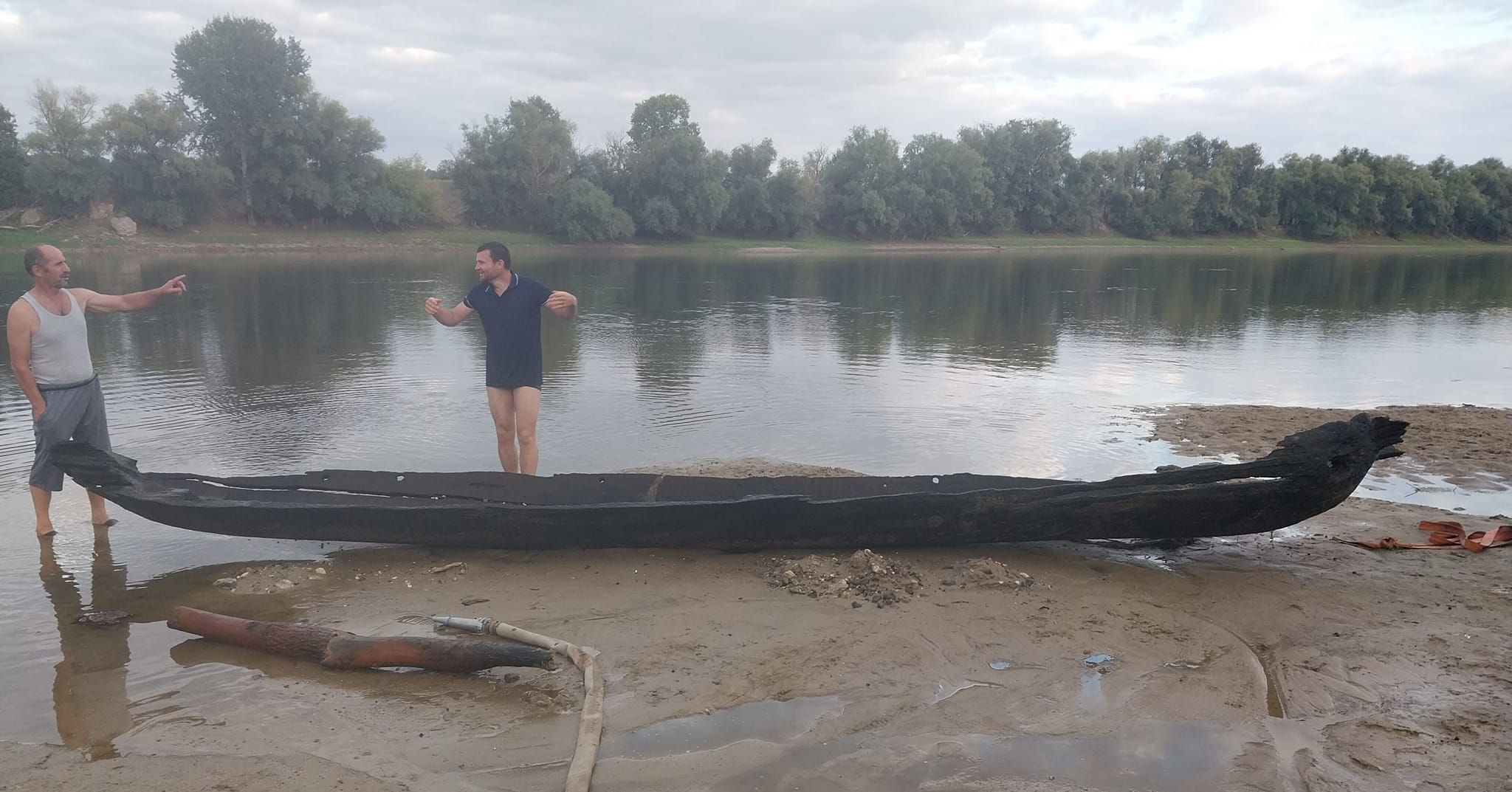 В Днестре нашли древнюю деревянную лодку