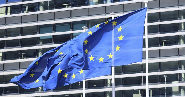 В Европарламенте обещают завершить работу над торговым соглашением с США в мае.