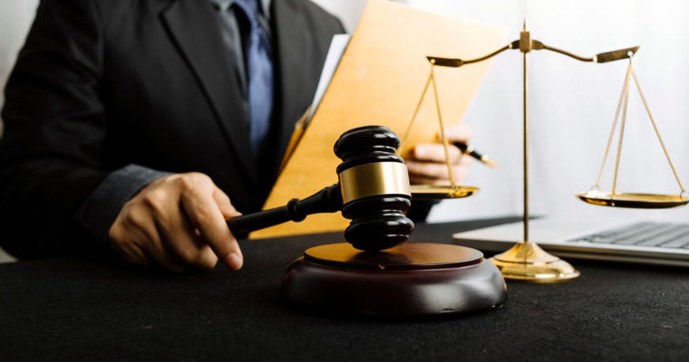 Un ex-executor judecătoresc, condamnat pentru abuz de putere.