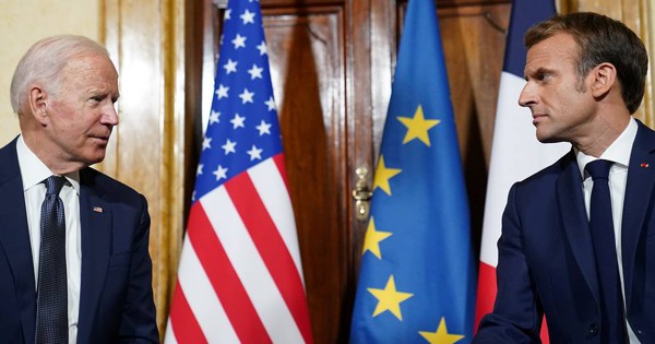 Президент США Джо Байден и президент Франции Эмманюэль Макрон.