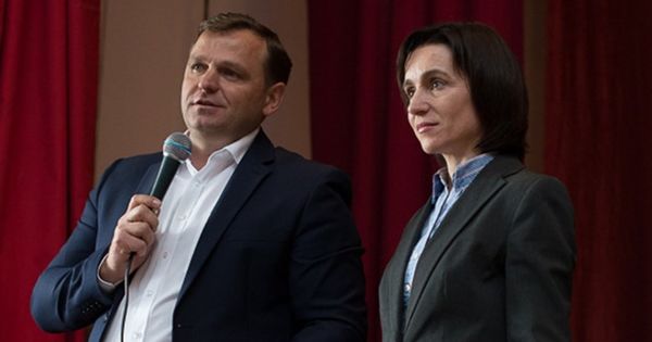 Liderul Partidului Platforma DA, Andrei Năstase, şi preşedintele Partidului Acţiune şi Solidaritate, Maia Sandu.