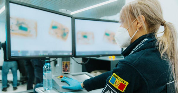 Женщина остановлена в аэропорту с незадекларированными 20 тыс. евро.