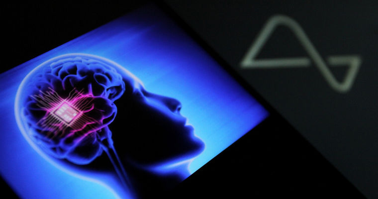 Пациент с болезнью, как у Стивена Хокинга, получил мозговой имплант Neuralink.