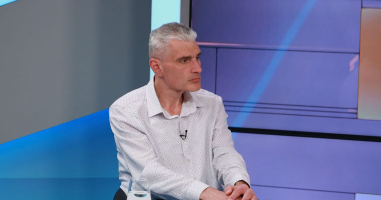 Слусарь: "Газпром" может навязать условия исключительной закупки своего газа. Коллаж: Point.md