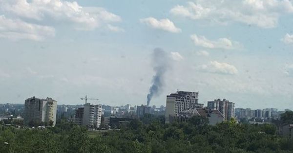 На Ботанике горит крыша недостроенного дома.