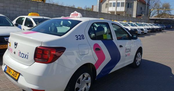 В Кишиневе служба такси предложила медикам бесплатные поездки.