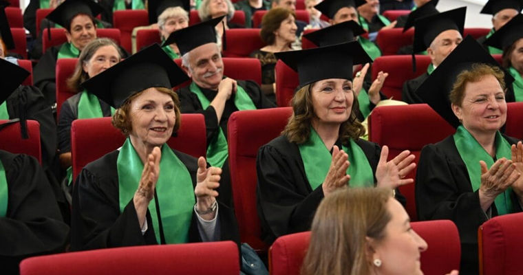 Свыше 90 пенсионеров получили дипломы в Молдове.