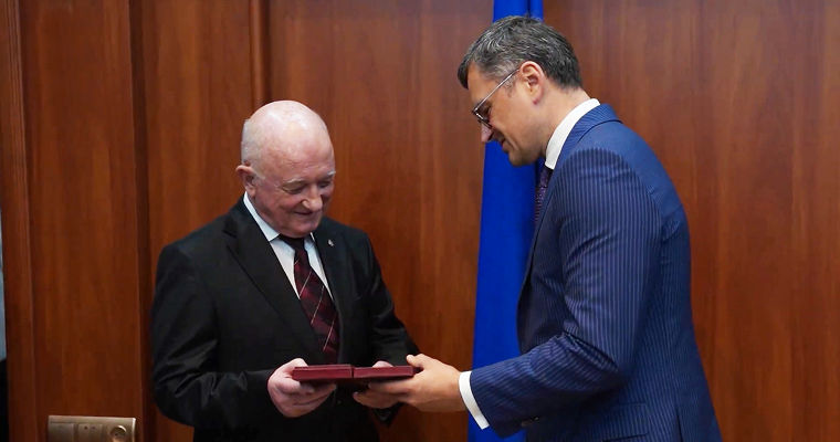 Депутат  PAS Оазу Нантой награжден украинским орденом "За заслуги".