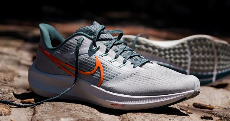 Из-за падения акций Nike снизил цены на обувь до $100 и меньше.
