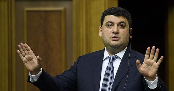 Премьер Украины пообещал увеличить среднюю зарплату населения.