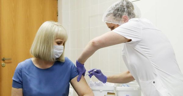 Эксперт рассказал, кому противопоказана вакцинация от коронавируса thumbnail