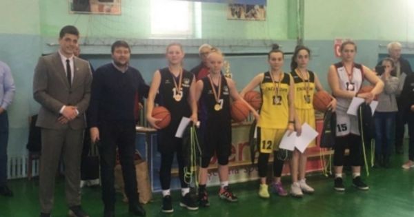 Чадыр-Лунгская баскетбольная команда завоевала серебро чемпионата РМ.