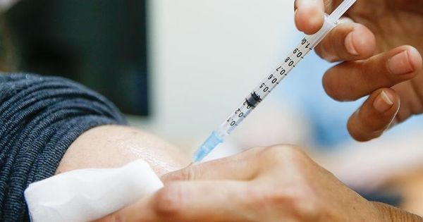 Люди, вакцинированные за границей, будут внесены в Национальный регистр иммунизации.