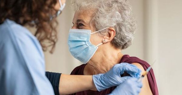 Новые власти Чехии откажутся от обязательной вакцинации пенсионеров