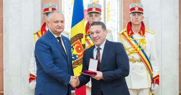 Выдающиеся граждане получили высшие государственные награды.
