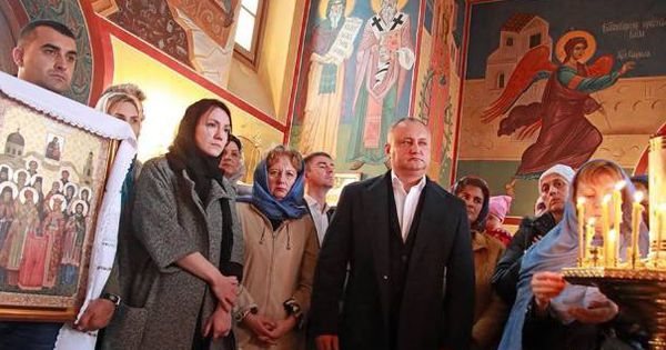 Dodon, în Italia, le adresează preoților mulțumiri în limba rusă. Foto: facebook.com