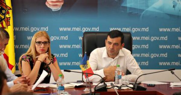Габурич призвал местные компании участвовать в строительстве дорог.