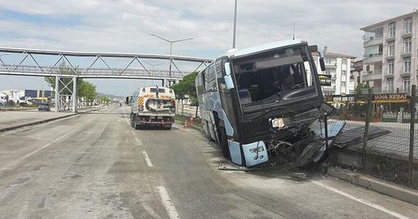 Автобус попал в аварию в городе Полатлы.