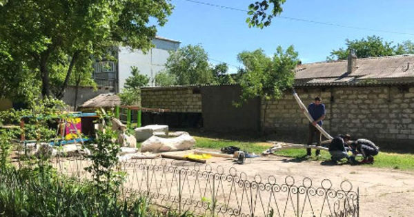 В Чадыр-Лунге устанавливят детские площадки в нескольких дворах.
