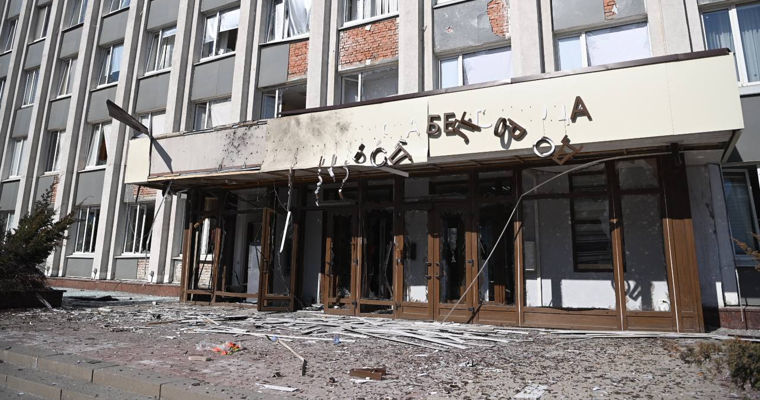 В Белгороде беспилотник врезался в здание городской администрации.