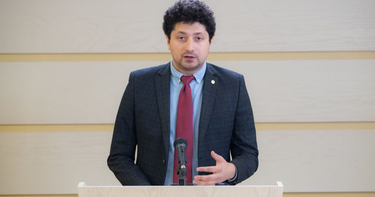 Депутат PAS, председатель парламентской комиссии по экономике, бюджету и финансам Раду Мариан.