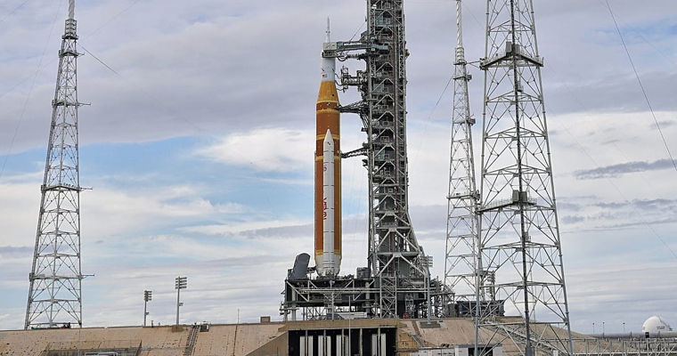 NASA отложило первый пилотируемый запуск «Артемиды» из‑за экстремального холода на старте.