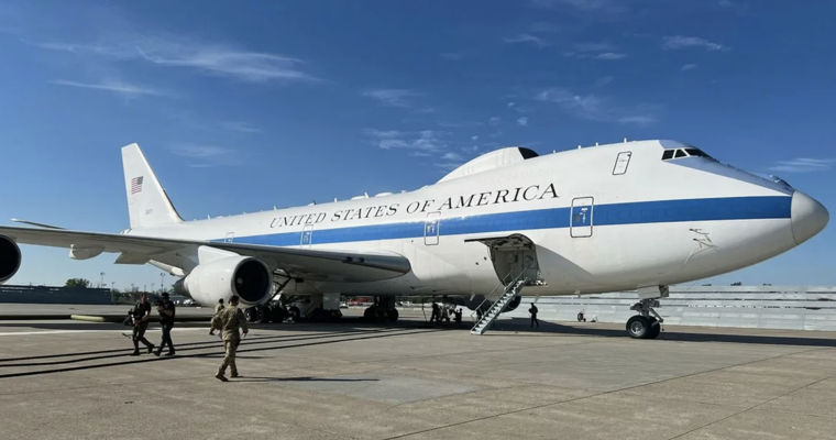 США внезапно поднимали в небо "самолет Судного дня".