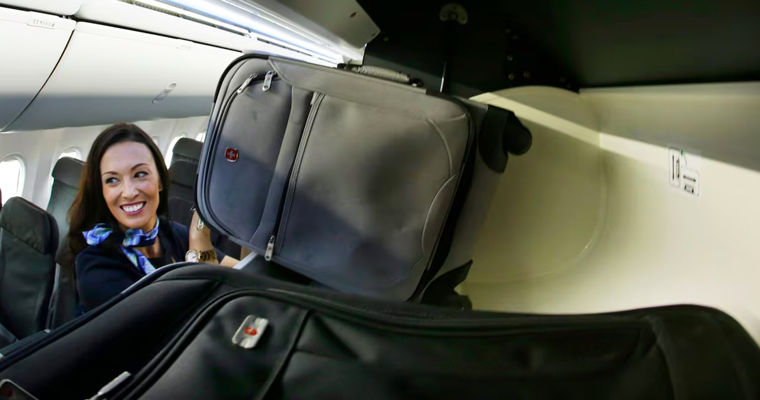 FT: Авиакомпании используют кризис с авиатопливом для лишения пассажиров привилегий.