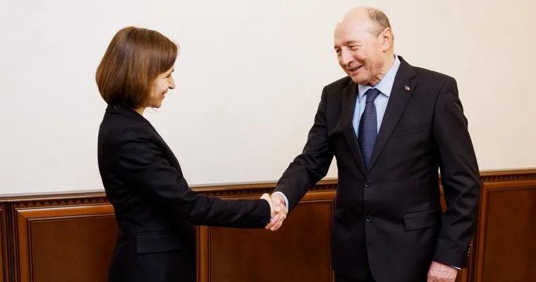 Maia Sandu i-a redat lui Traian Băsescu cetățenia R. Moldova: Vă așteptăm acasă