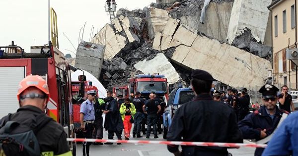В Генуе при обрушении моста погибли около 30 человек.
