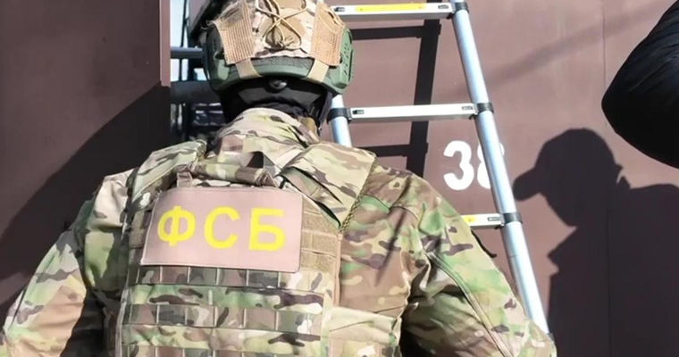 ФСБ сообщила о попытке ввезти в Россию взрывчатку в иконах.