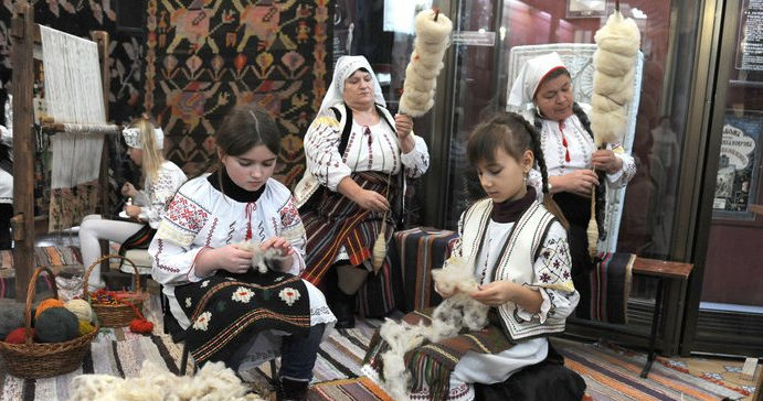 Народные мастера со всей страны приняли участие в Национальной ярмарке ковров.
