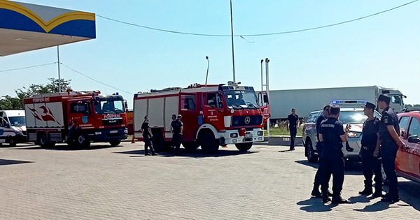 Прибытие в Грецию молдавских пожарных приветствовали водители и пешеходы.