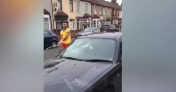 Românii care au şocat Marea Britanie: Cum au distrus o mașină