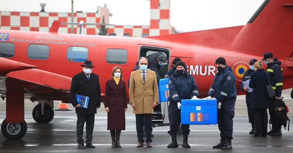 Первые дозы вакцины, пожертвованные Румынией, прибыли в Кишинев.