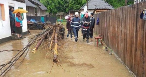 Cod Roșu şi Portocaliu de inundaţii în România. 
