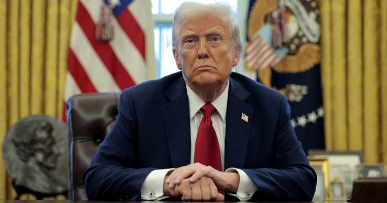 Трамп официально начал тарифную войну с Китаем, Мексикой и Канадой.