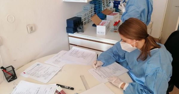 В Румынии коронавирус выявили еще у 1318 человек.