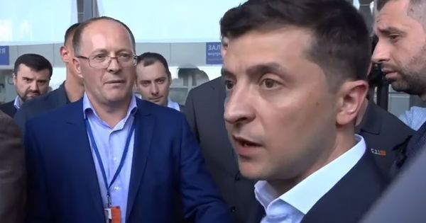 Зеленский в ходе своего визита в Николаев на повышенных тонах пообщался с директором аэропорта.